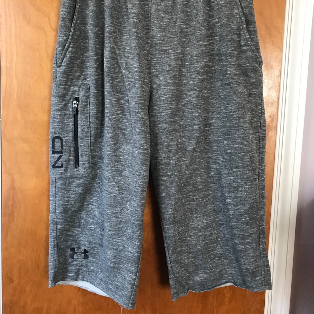 Under Armour sweat shorts with 4 pockets